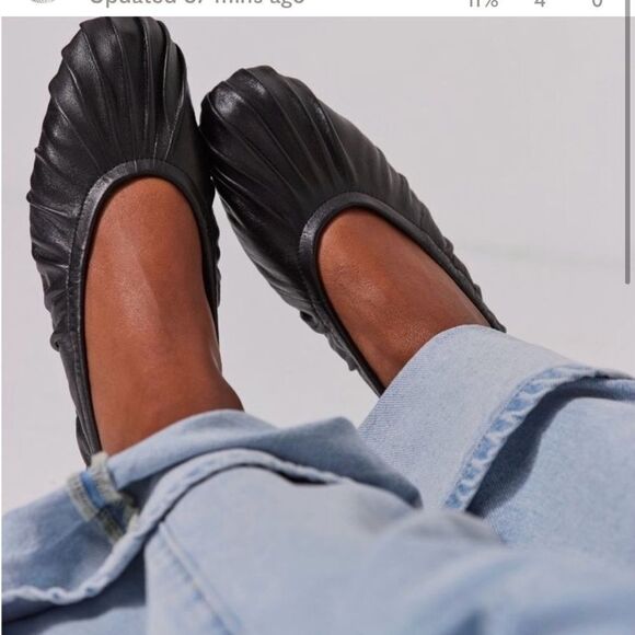 Free People Clara Gathered Almond Toe Ballet Flat in Black Size 7.5 New in box - Picture 1 of 11